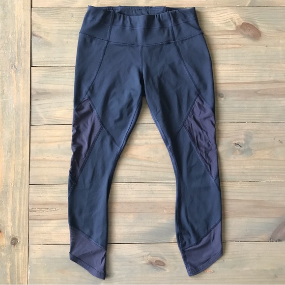 Athleta Aura Sonar Capri Mesh Leggings Navy Blue - Picture 3 of 10